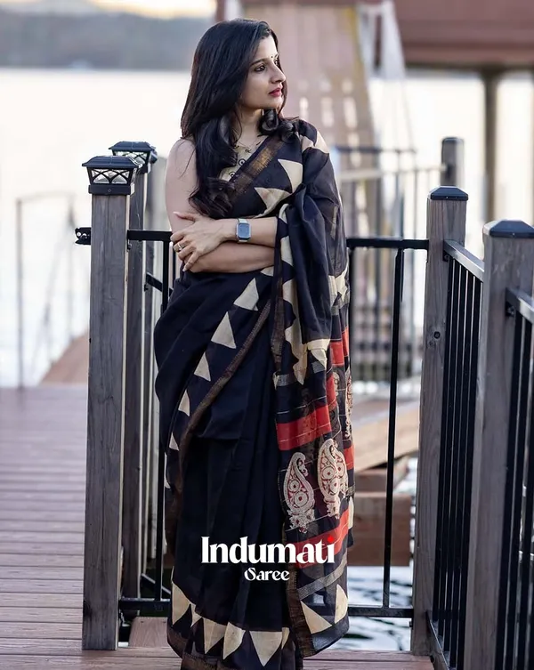 Noor-e-Kaala_-_Black_Color_Linen_Saree_with_Cream_Blouse_Piece