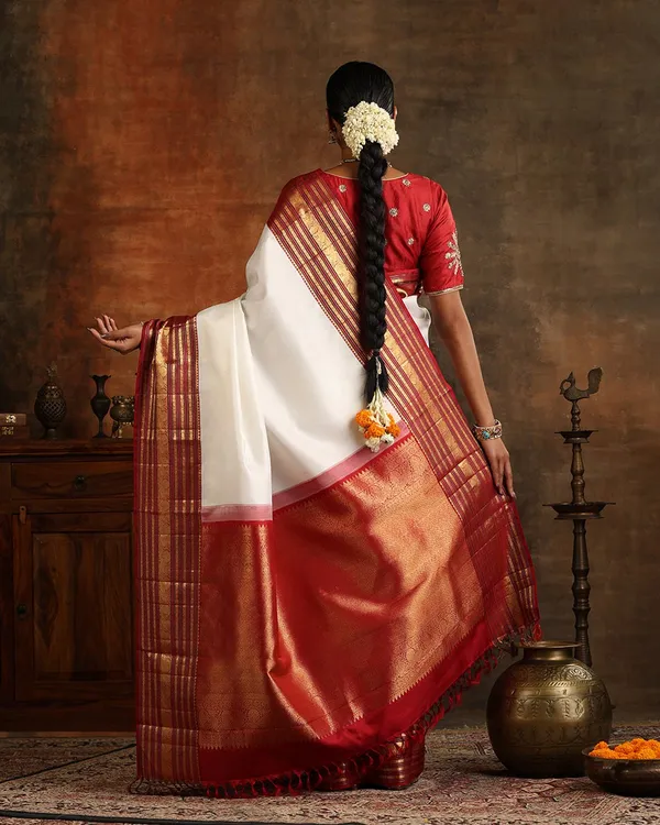 White_Color_Hot_Right_Now_Soft_Banarasi_Silk_Saree_with_Classy_Bloue_Piece