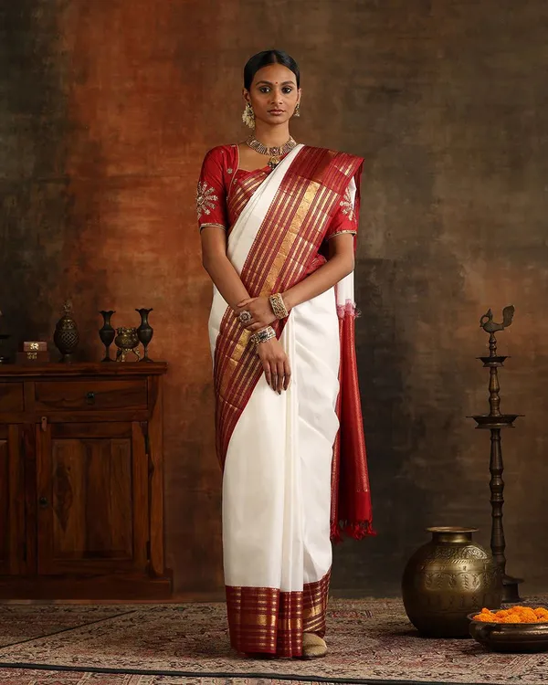 White_Color_Hot_Right_Now_Soft_Banarasi_Silk_Saree_with_Classy_Bloue_Piece