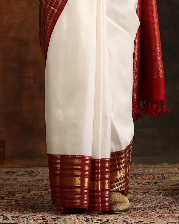 White_Color_Hot_Right_Now_Soft_Banarasi_Silk_Saree_with_Classy_Bloue_Piece