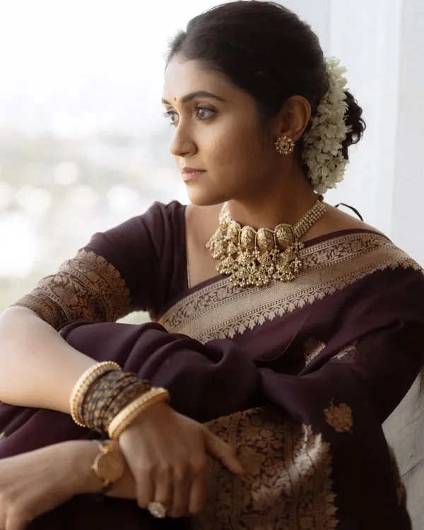Brown_Color_Top_Tier_Soft_Banarasi_Silk_Saree_with_Classy_Blouse_Piece