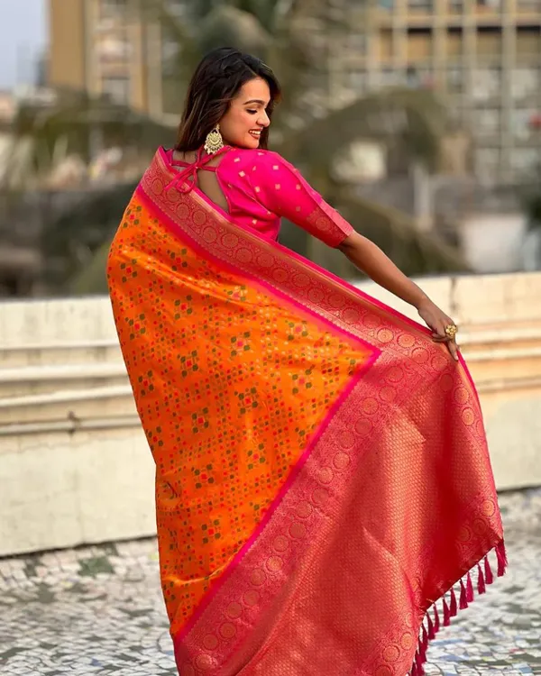 Orange_And_Pink_Color_Top_Tier_Soft_Banarasi_Silk_Saree_with_Classy_Bloue_Piece