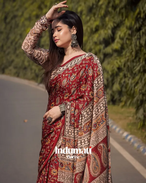 Moiety_Red_Color_Ajrakh_Printed_Model_Silk_Saree_with_Blouse_Piece