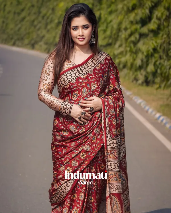 Moiety_Red_Color_Ajrakh_Printed_Model_Silk_Saree_with_Blouse_Piece