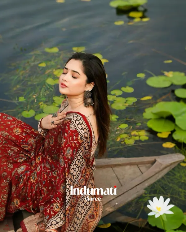Moiety_Red_Color_Ajrakh_Printed_Model_Silk_Saree_with_Blouse_Piece