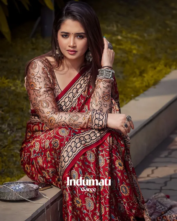 Moiety_Red_Color_Ajrakh_Printed_Model_Silk_Saree_with_Blouse_Piece
