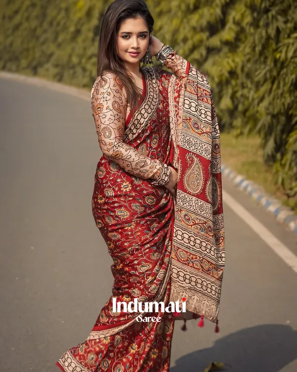 Moiety_Red_Color_Ajrakh_Printed_Model_Silk_Saree_with_Blouse_Piece