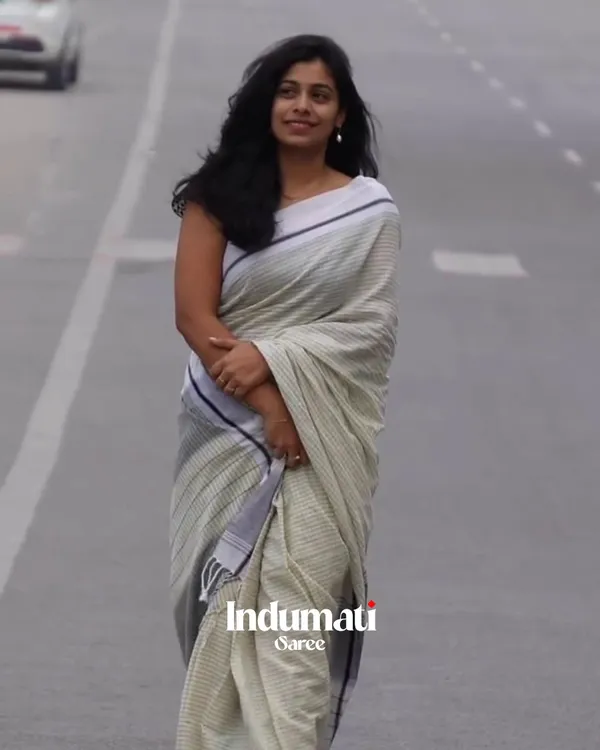 Divya_Rekha_-_White_Linen_Saree_with_Lining_Stripe_&_Pallu_Lining_Design_with_Blouse_Piece