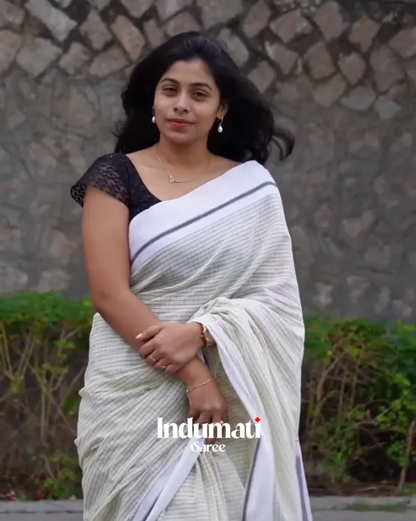 Divya_Rekha_-_White_Linen_Saree_with_Lining_Stripe_&_Pallu_Lining_Design_with_Blouse_Piece