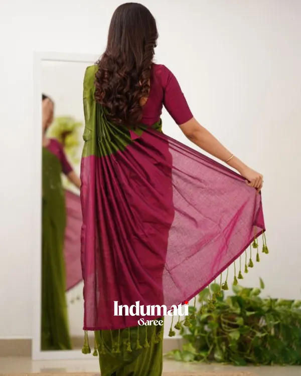 Green_Mulmul_Cotton_Saree_with_Contrast_Wine_Blouse_Piece