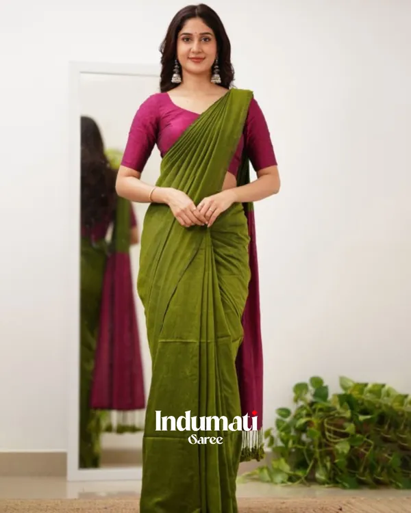Green_Mulmul_Cotton_Saree_with_Contrast_Wine_Blouse_Piece