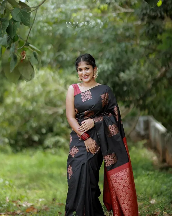 Black_Color_Just_In_Soft_Banarasi_Silk_Saree_with_Classy_Bloue_Piece