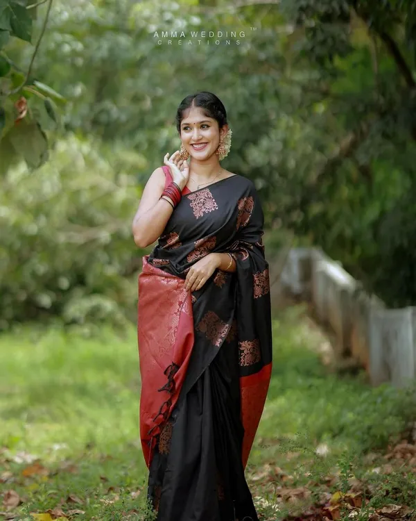 Black_Color_Just_In_Soft_Banarasi_Silk_Saree_with_Classy_Bloue_Piece
