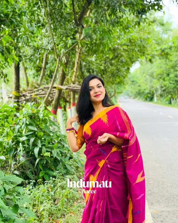 Rang_Surya_-_Pink_Linen_Saree_with_Yellow_Border_&_Design_with_Blouse_Piece