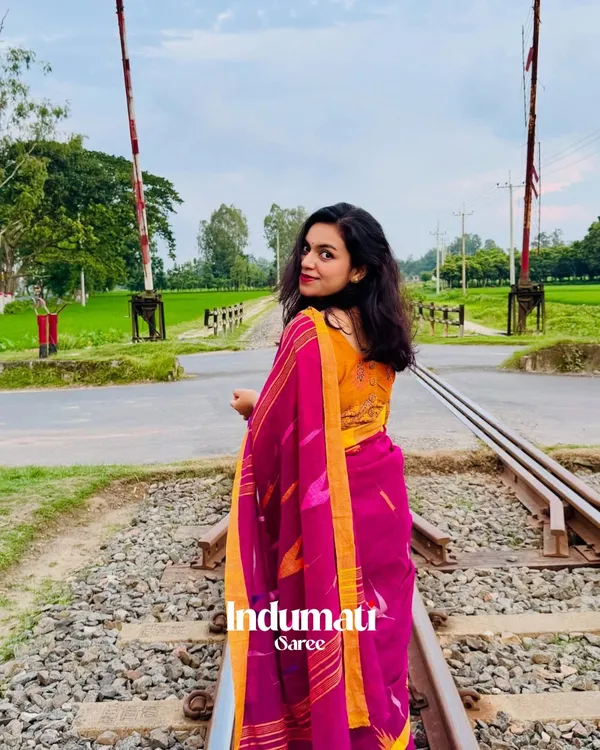 Rang_Surya_-_Pink_Linen_Saree_with_Yellow_Border_&_Design_with_Blouse_Piece