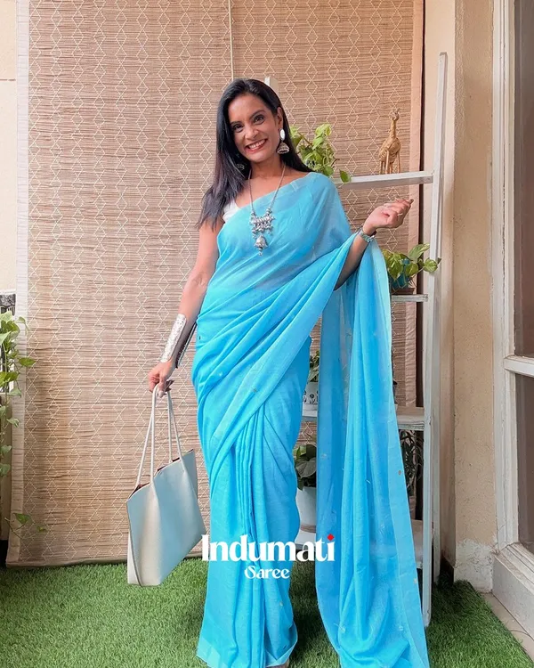 Aasmani_Noor_-_Sky_Blue_Linen_Saree_with_White_Contrast_Blouse