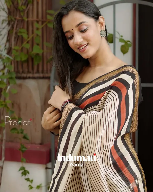 Chand_Raat_-_Cream_Linen_Saree_with_Bold_Black_Blouse_Piece