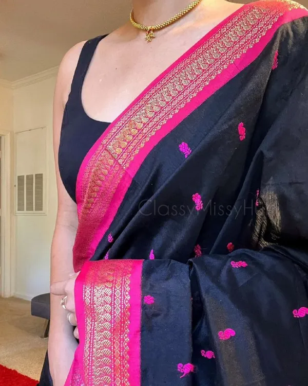 Black_Color_Curated_Quality_Soft_Banarasi_Silk_Saree_with_Classy_Bloue_Piece