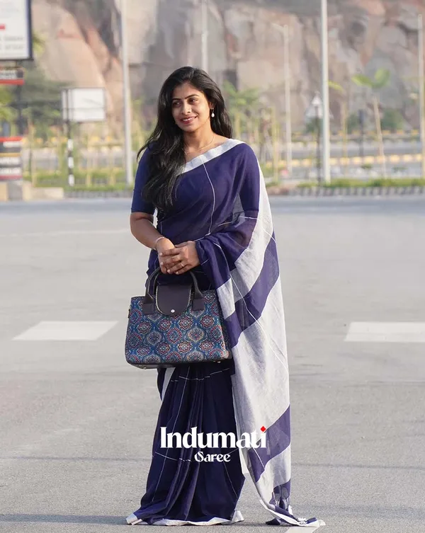 Neela_Chandi_-_Navy_Blue_Linen_Saree_with_White_Border_&_Blouse_Piece