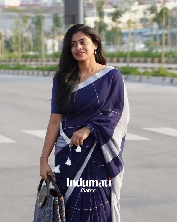 Neela_Chandi_-_Navy_Blue_Linen_Saree_with_White_Border_&_Blouse_Piece