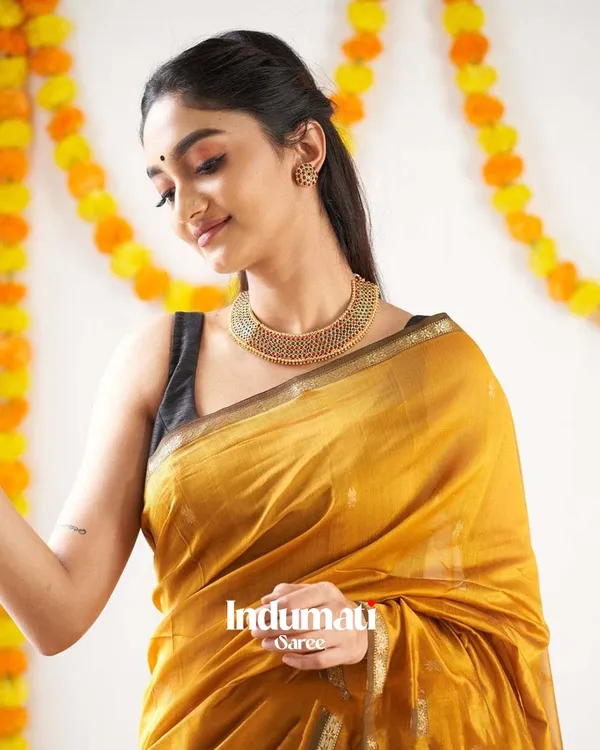 Yellow_Color_Premium_Cotton_Silk_Saree_With_Classy_Blouse_and_tassels