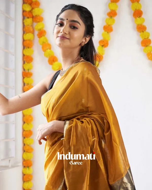 Yellow_Color_Premium_Cotton_Silk_Saree_With_Classy_Blouse_and_tassels