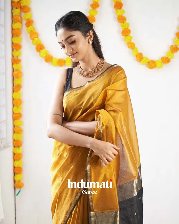 Yellow_Color_Premium_Cotton_Silk_Saree_With_Classy_Blouse_and_tassels
