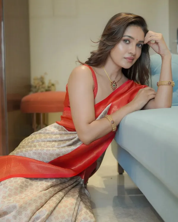 Cream_And_Orange_Color_In_Demand_Soft_Banarasi_Silk_Saree_with_Classy_Bloue_Piece