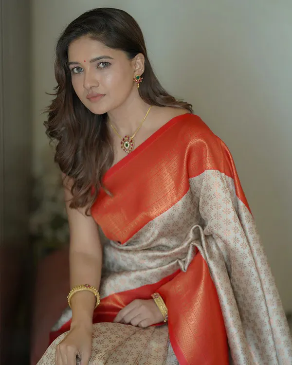 Cream_And_Orange_Color_In_Demand_Soft_Banarasi_Silk_Saree_with_Classy_Bloue_Piece