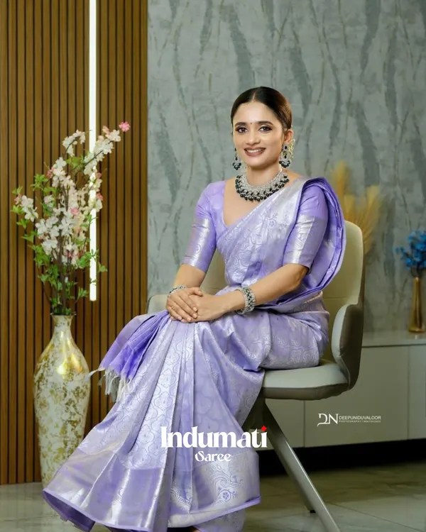 Lavender_Color_Elite_Pick_Soft_Banarasi_Silk_Saree_with_Classy_Blouse_Piece