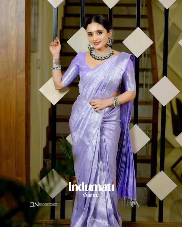 Lavender_Color_Elite_Pick_Soft_Banarasi_Silk_Saree_with_Classy_Blouse_Piece