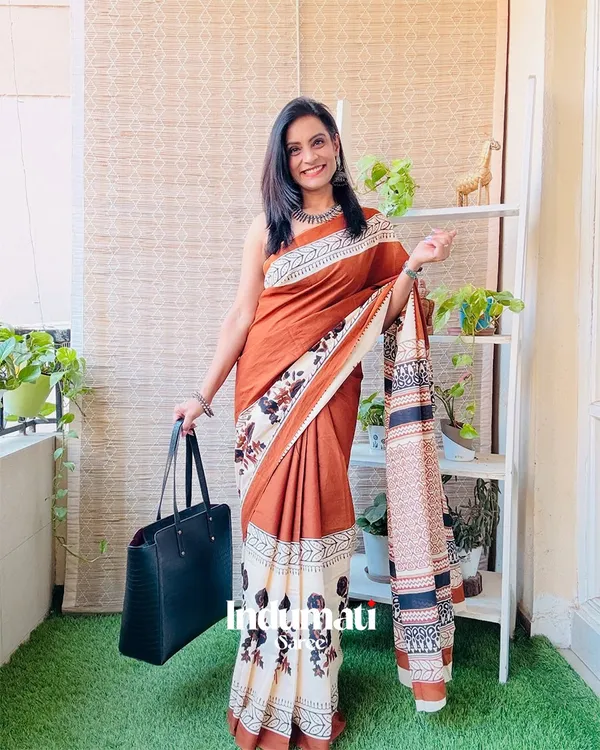 Desert_Charm_-_Rust_Linen_Saree_with_White_Trim_&_Black_Blouse