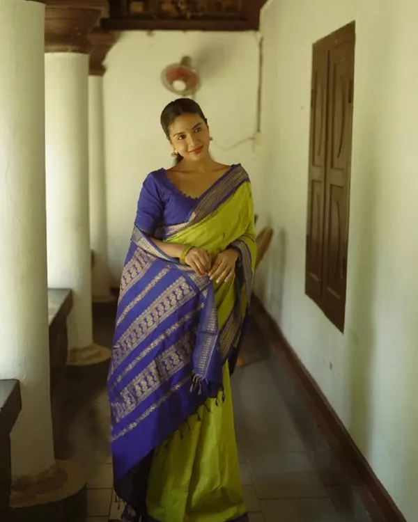 Parrot_Green_And_Purple_Color_Elite_Pick_Soft_Banarasi_Silk_Saree_with_Classy_Bloue_Piece