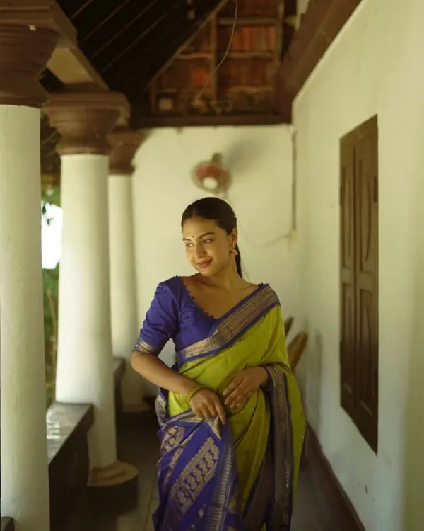 Parrot_Green_And_Purple_Color_Elite_Pick_Soft_Banarasi_Silk_Saree_with_Classy_Bloue_Piece