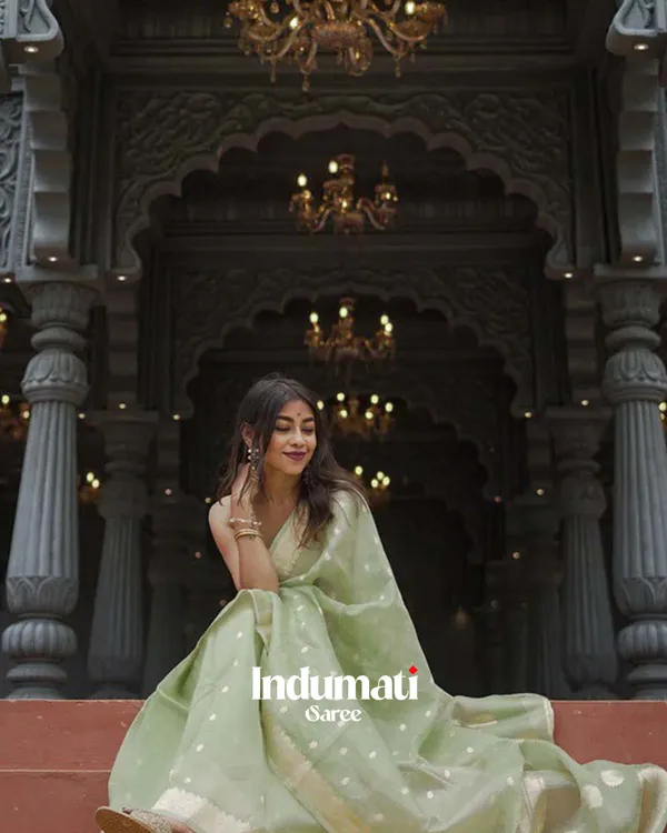 Green_Color_Premium_Cotton_Silk_Saree_With_Classy_Blouse_and_tassels