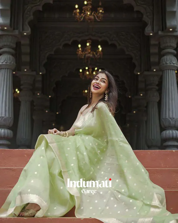 Green_Color_Premium_Cotton_Silk_Saree_With_Classy_Blouse_and_tassels