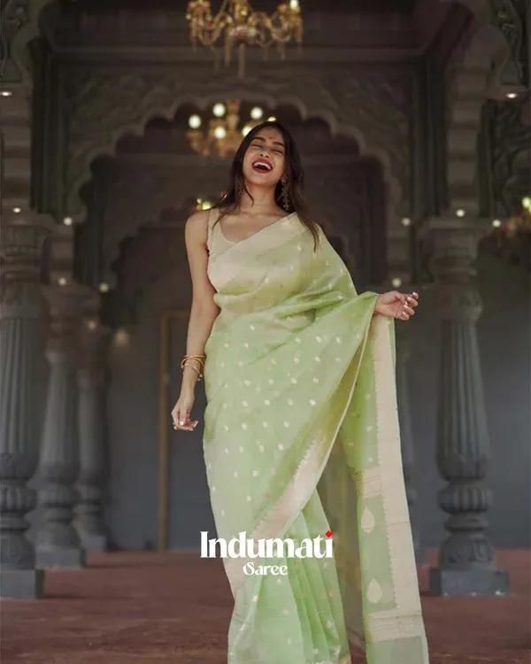 Green_Color_Premium_Cotton_Silk_Saree_With_Classy_Blouse_and_tassels