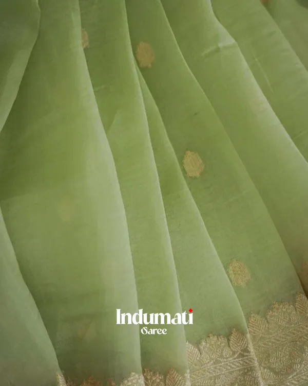 Green_Color_Premium_Cotton_Silk_Saree_With_Classy_Blouse_and_tassels