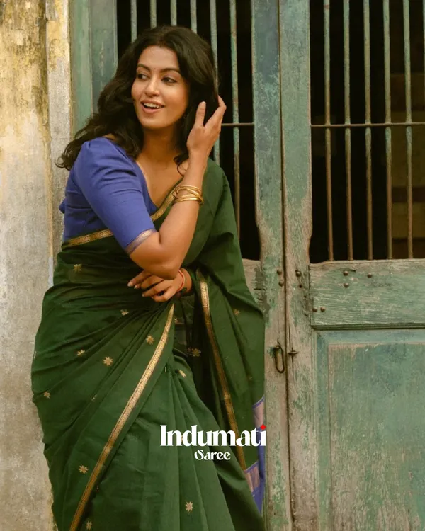 Green_And_Blue_Premium_Cotton_Silk_Saree_With_Classy_Blouse_and_tassels