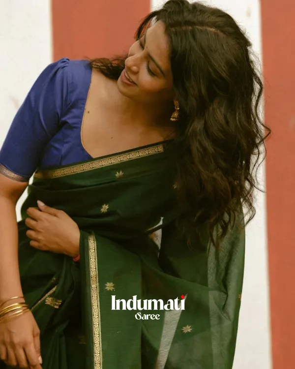 Green_And_Blue_Premium_Cotton_Silk_Saree_With_Classy_Blouse_and_tassels