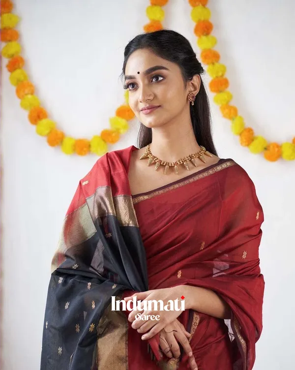 Red_Color_Premium_Cotton_Silk_Saree_With_Classy_Blouse_and_tassels