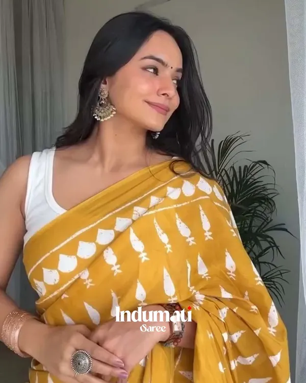 Haldi_Hues_-_Yellow_Saree_with_White_Contrast_Blouse_Piece