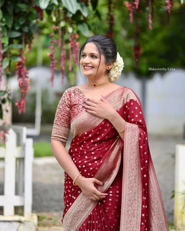 Red_Color_Top_Tier_Soft_Banarasi_Silk_Saree_with_Classy_Bloue_Piece