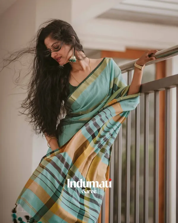Hari_Preet_-_Elegant_Bottle_Green_Saree_with_Yellow_Lining_&_Border_Detailing_with_Blouse_Piece
