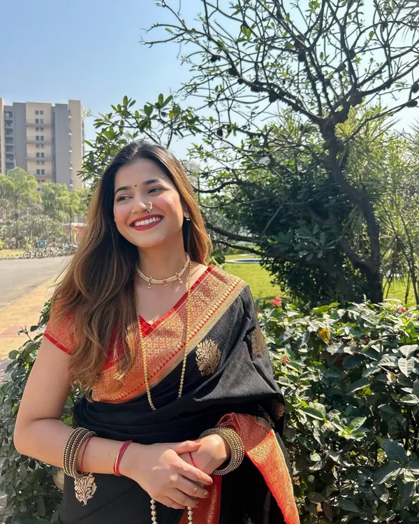 Black_Color_Recent_Release_Soft_Banarasi_Silk_Saree_with_Classy_Bloue_Piece