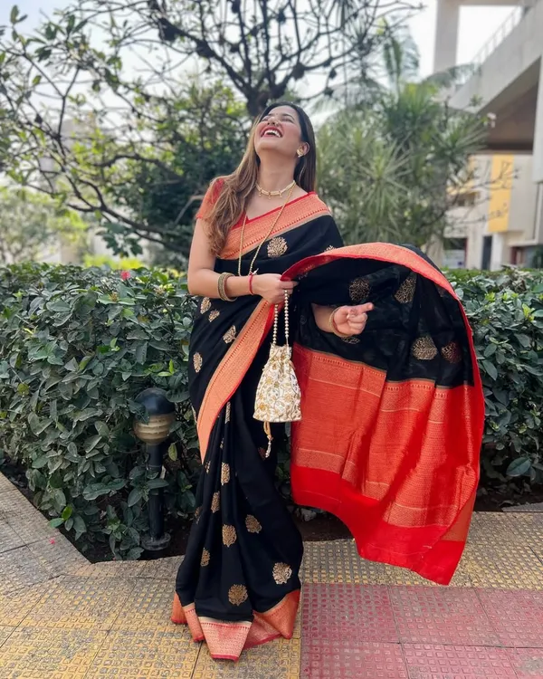 Black_Color_Recent_Release_Soft_Banarasi_Silk_Saree_with_Classy_Bloue_Piece