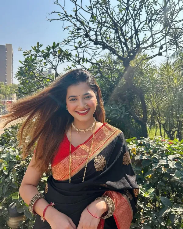 Black_Color_Recent_Release_Soft_Banarasi_Silk_Saree_with_Classy_Bloue_Piece