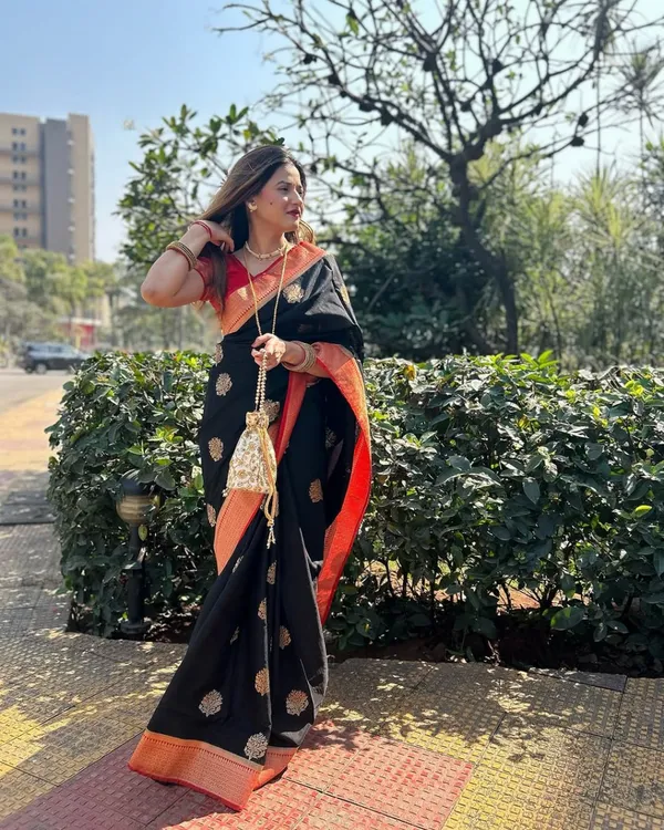 Black_Color_Recent_Release_Soft_Banarasi_Silk_Saree_with_Classy_Bloue_Piece