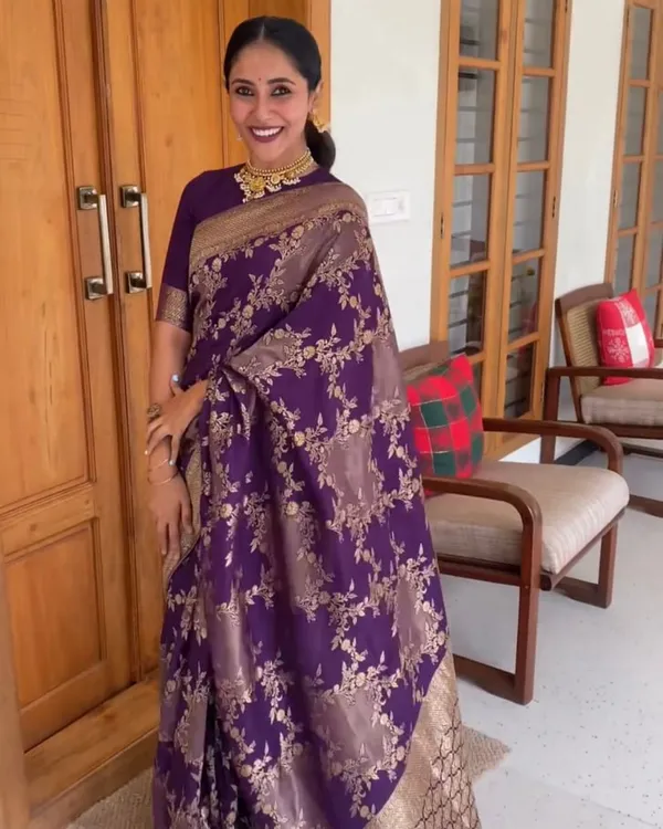 Purple_Color_Signature_Line_Soft_Banarasi_Silk_Saree_with_Classy_Bloue_Piece