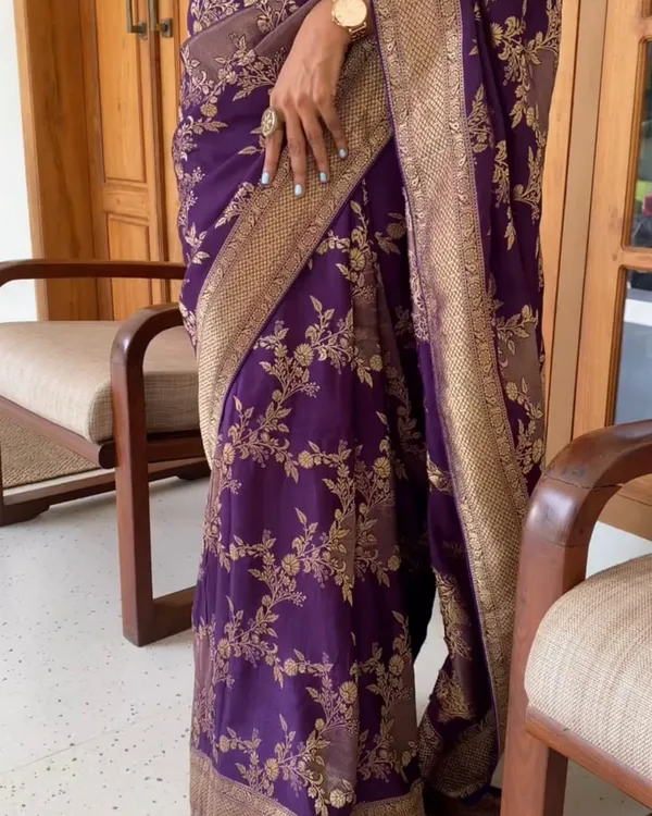 Purple_Color_Signature_Line_Soft_Banarasi_Silk_Saree_with_Classy_Bloue_Piece